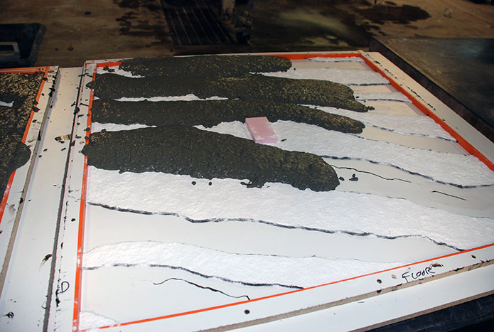 pouring-concrete-into-mold